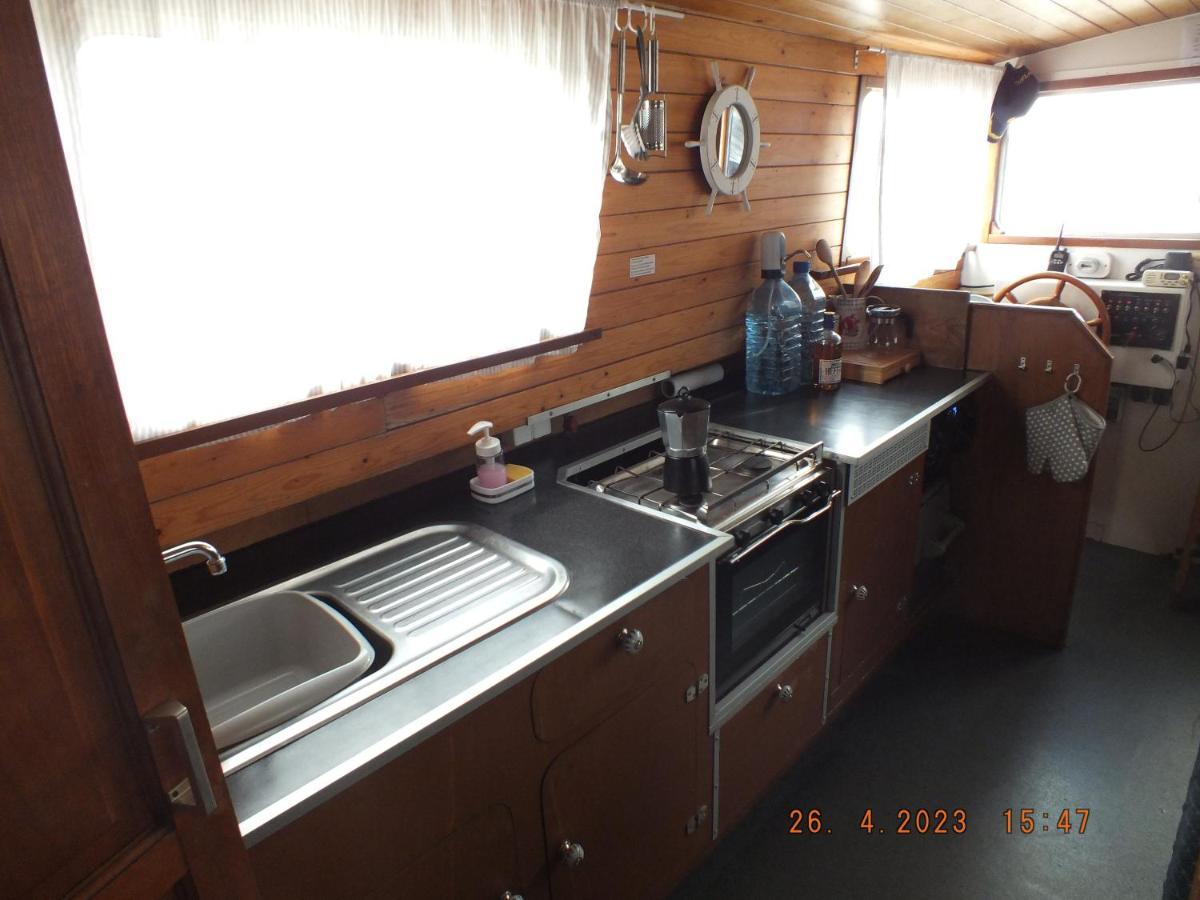 Zouw Hausboat Zakotven -pouze Bateau-hôtel