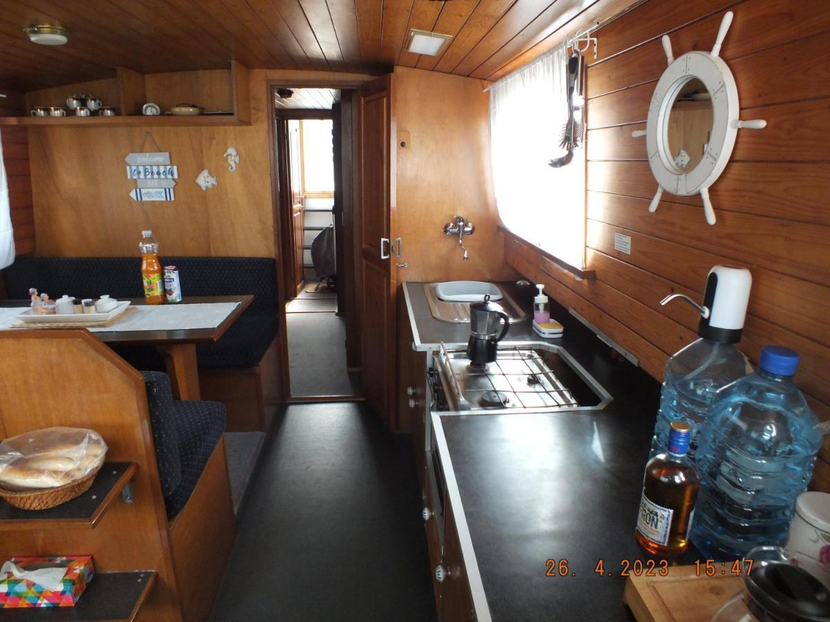 Bateau-hôtel Zouw Hausboat Zakotven -pouze Roudnice nad Labem